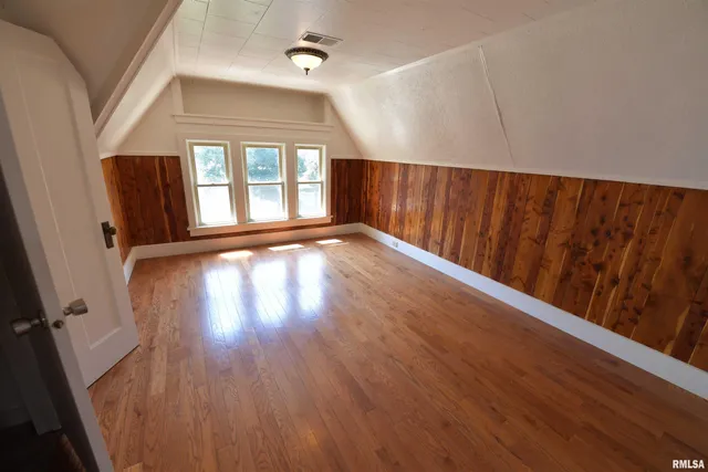 $385,000 | 919 West Moss Avenue, Peoria, IL 61606