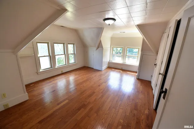 $385,000 | 919 West Moss Avenue, Peoria, IL 61606