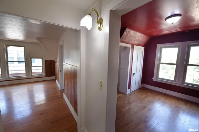 $385,000 | 919 West Moss Avenue, Peoria, IL 61606