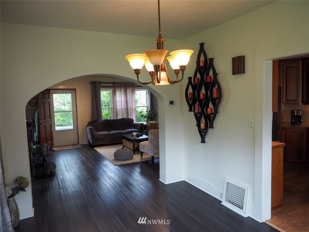245 Southeast Washington Avenue Chehalis, WA 98532 - Photo 12 of 21 a view of a livingroom with furniture and hardwood floor
