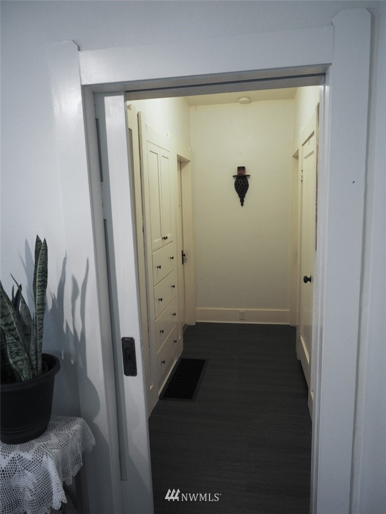 245 Southeast Washington Avenue Chehalis, WA 98532 - Photo 15 of 21 a view of walk in closet