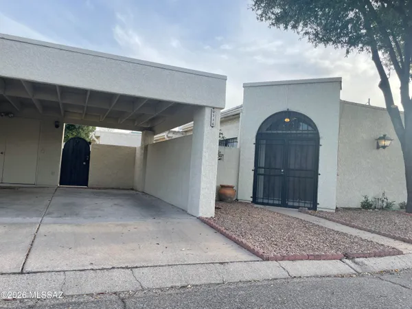 $1,525 | 716 North Hayden Drive, Tucson, AZ 85710