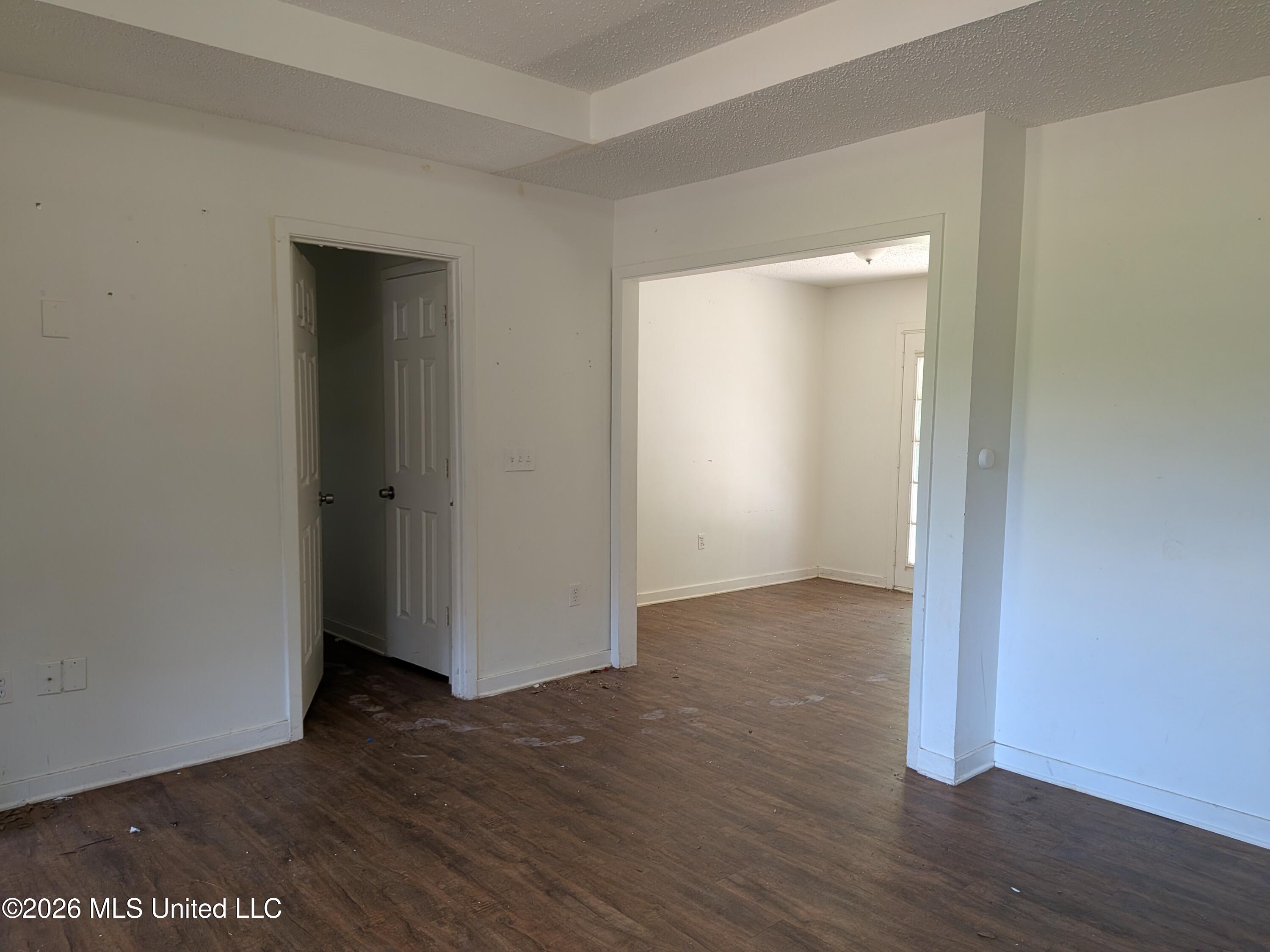 5365 Wynndyke Circle Jackson, MS 39209 - Photo 5 of 23 walkthrough-photo-3