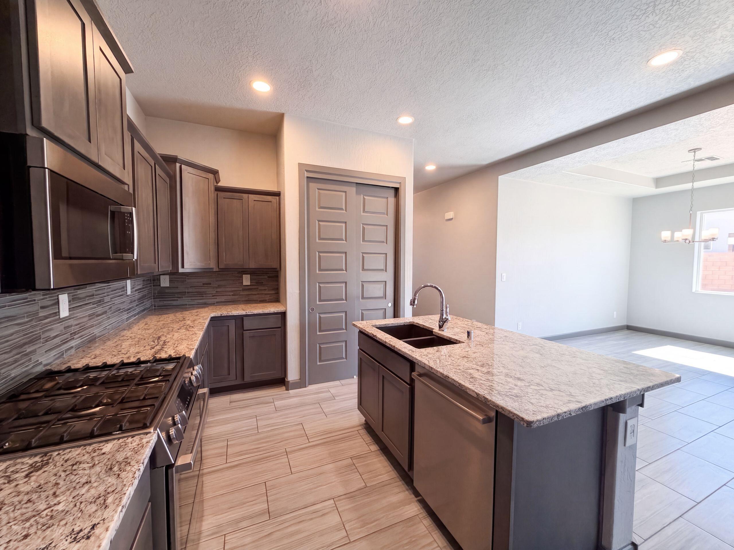 2437 Lynn Road Southeast Rio Rancho, NM 87124 - Photo 7 of 22 Gallery Image 7
