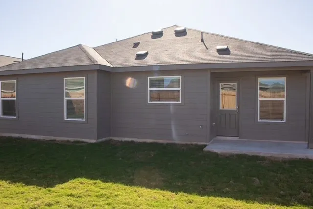 $2,400 | 203 Donnington Drive, Hutto, TX 78634