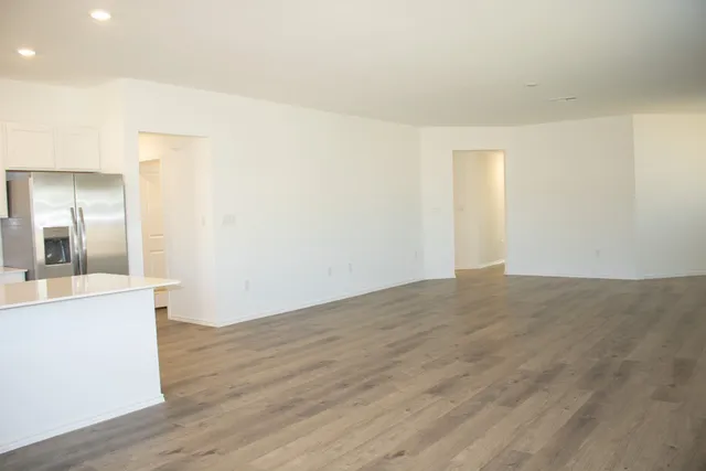 $2,400 | 203 Donnington Drive, Hutto, TX 78634