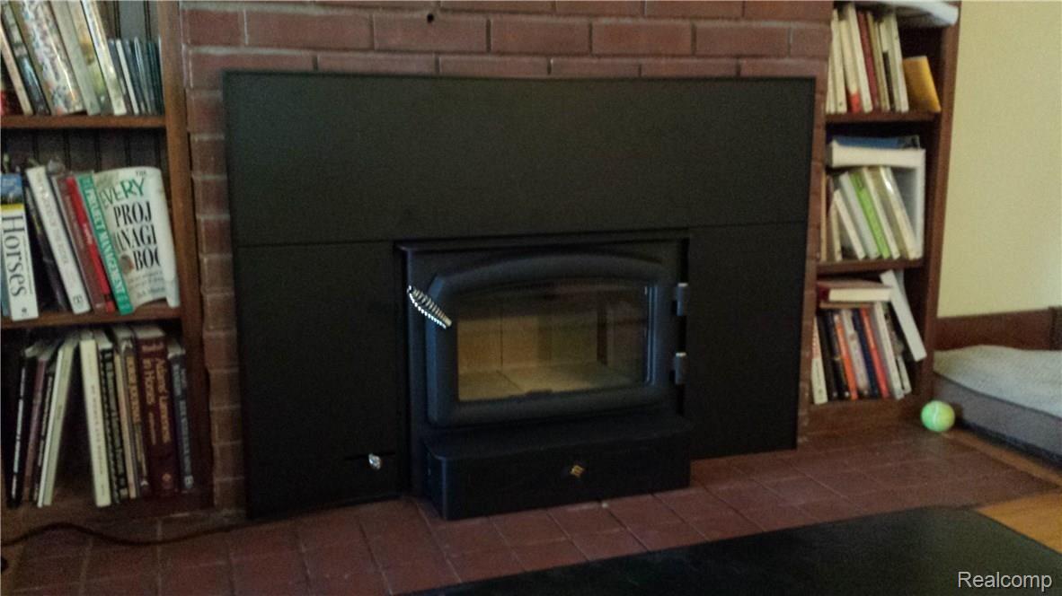 9480 West Grand River Avenue Fowlerville, MI 48836 - Photo 5 of 12 9480 Grand River Fireplace.jpg