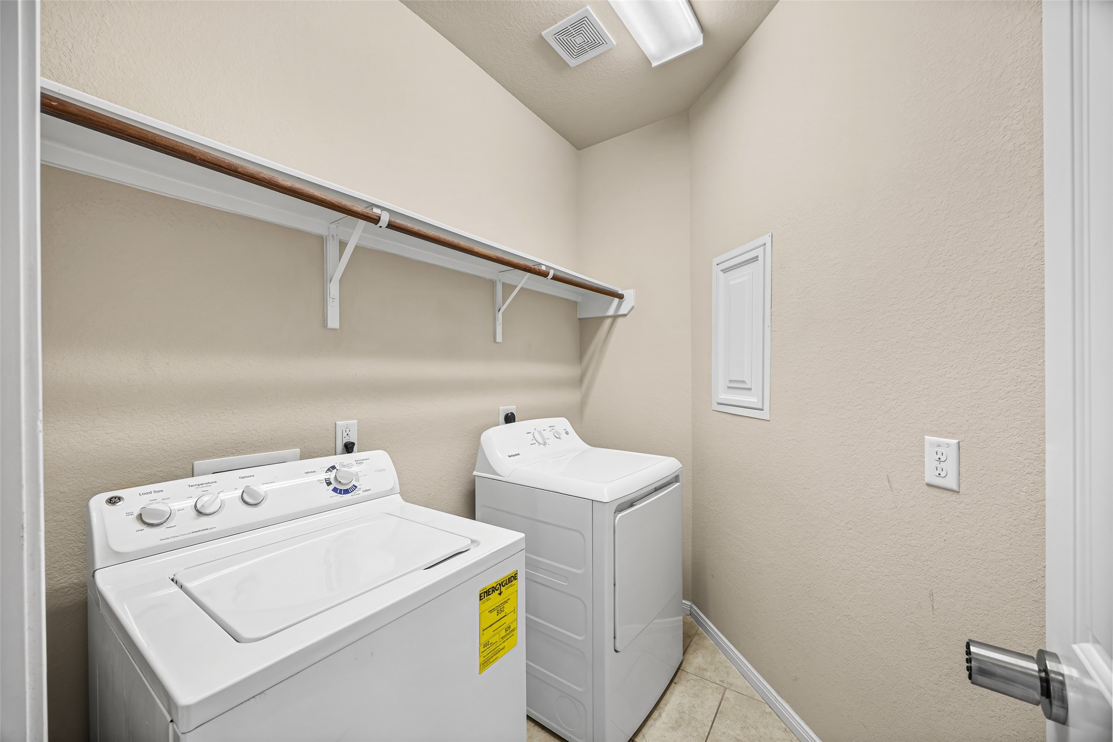 5615 Glenfield Spring Lane Spring, TX 77389 - Photo 17 of 28 a utility room with dryer and washer