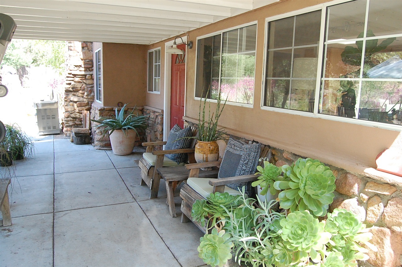 30660 Anthony Road Valley Center, CA 92082 - Photo 4 of 18