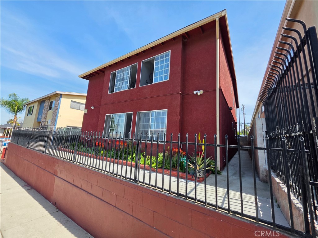 1564 Locust Avenue Long Beach, CA 90813 - Photo 5 of 10