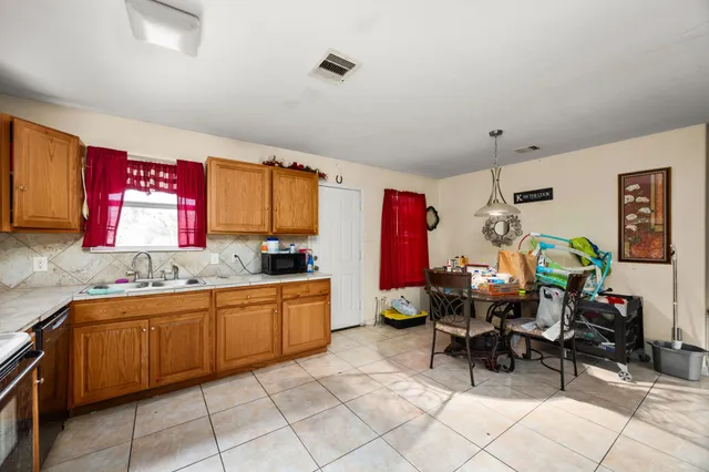 $135,000 | 1610 St Barbe Street, Hempstead, TX 77445