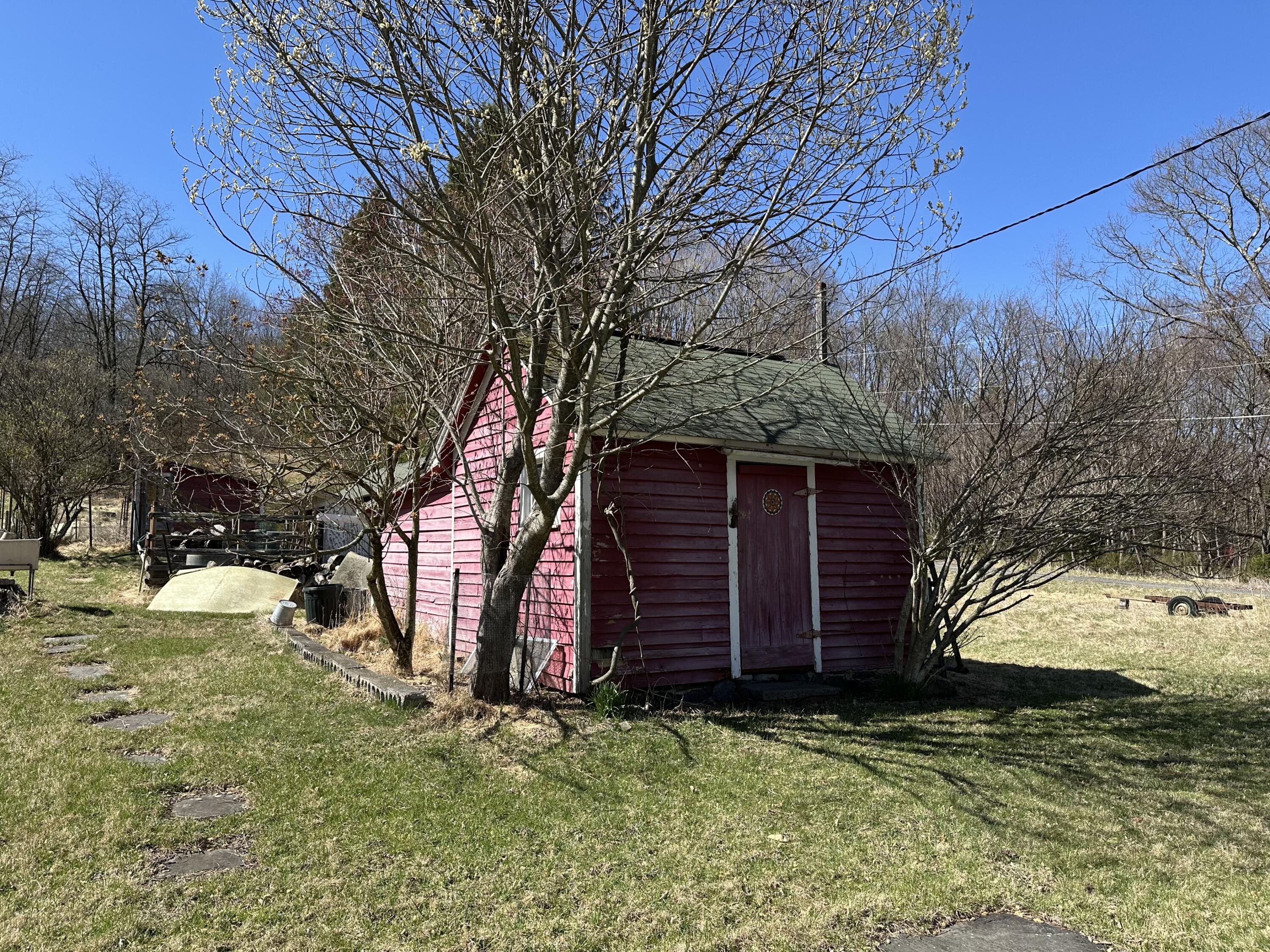 337 Summit Road Swiftwater, PA 18370 - Photo 11 of 35 a view of a backyard of the house
