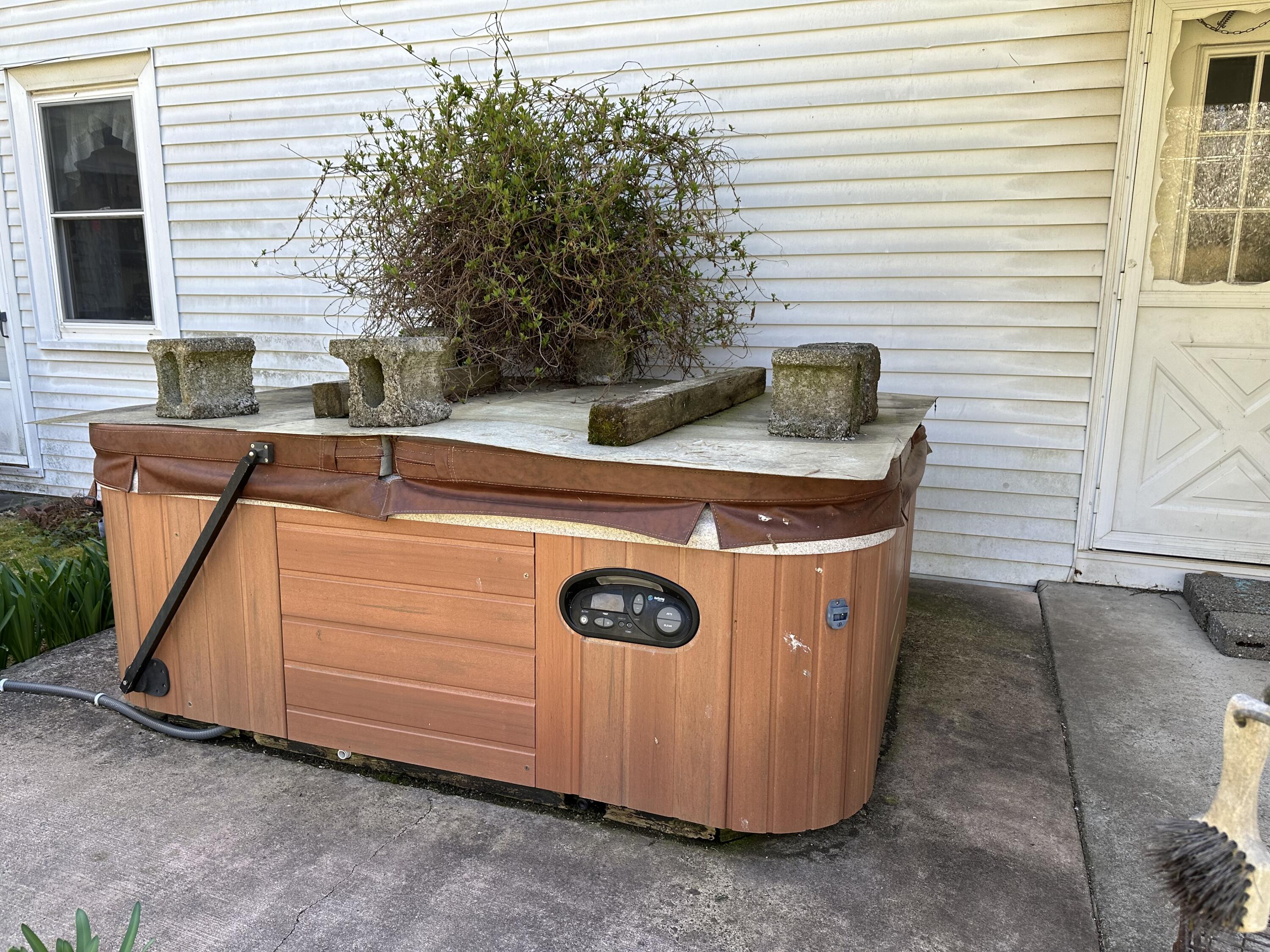 337 Summit Road Swiftwater, PA 18370 - Photo 16 of 35 a view of barbeque area with stove