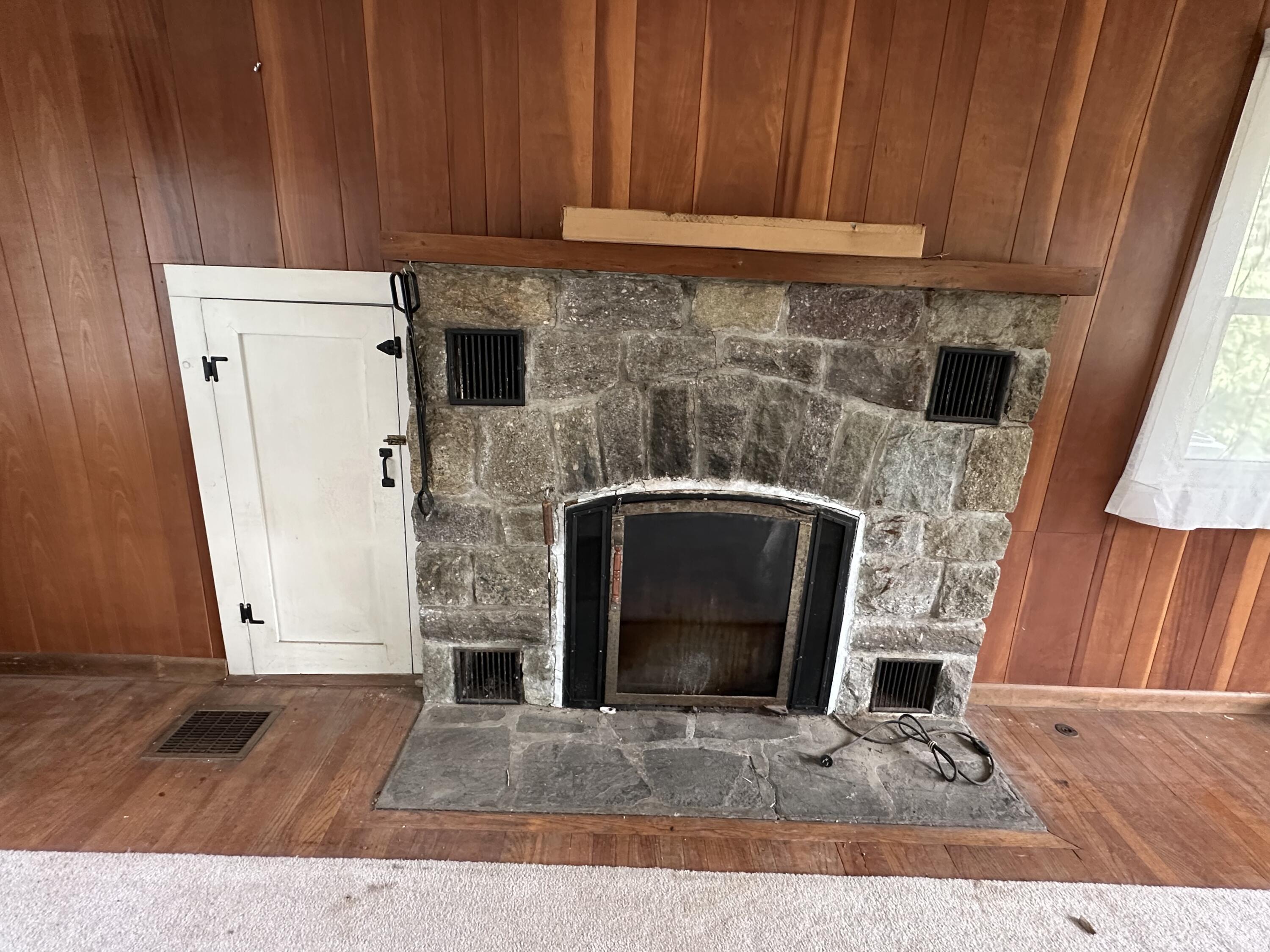 337 Summit Road Swiftwater, PA 18370 - Photo 21 of 35 a view of fireplace with wooden floor
