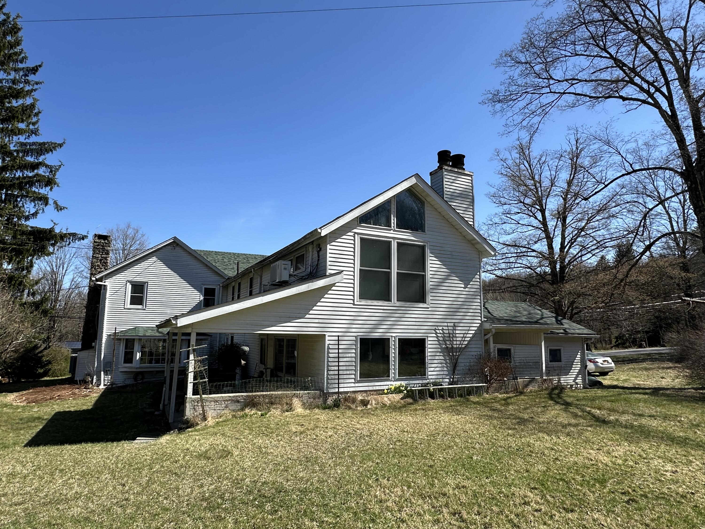 337 Summit Road Swiftwater, PA 18370 - Photo 4 of 35 a front view of a house with a yard