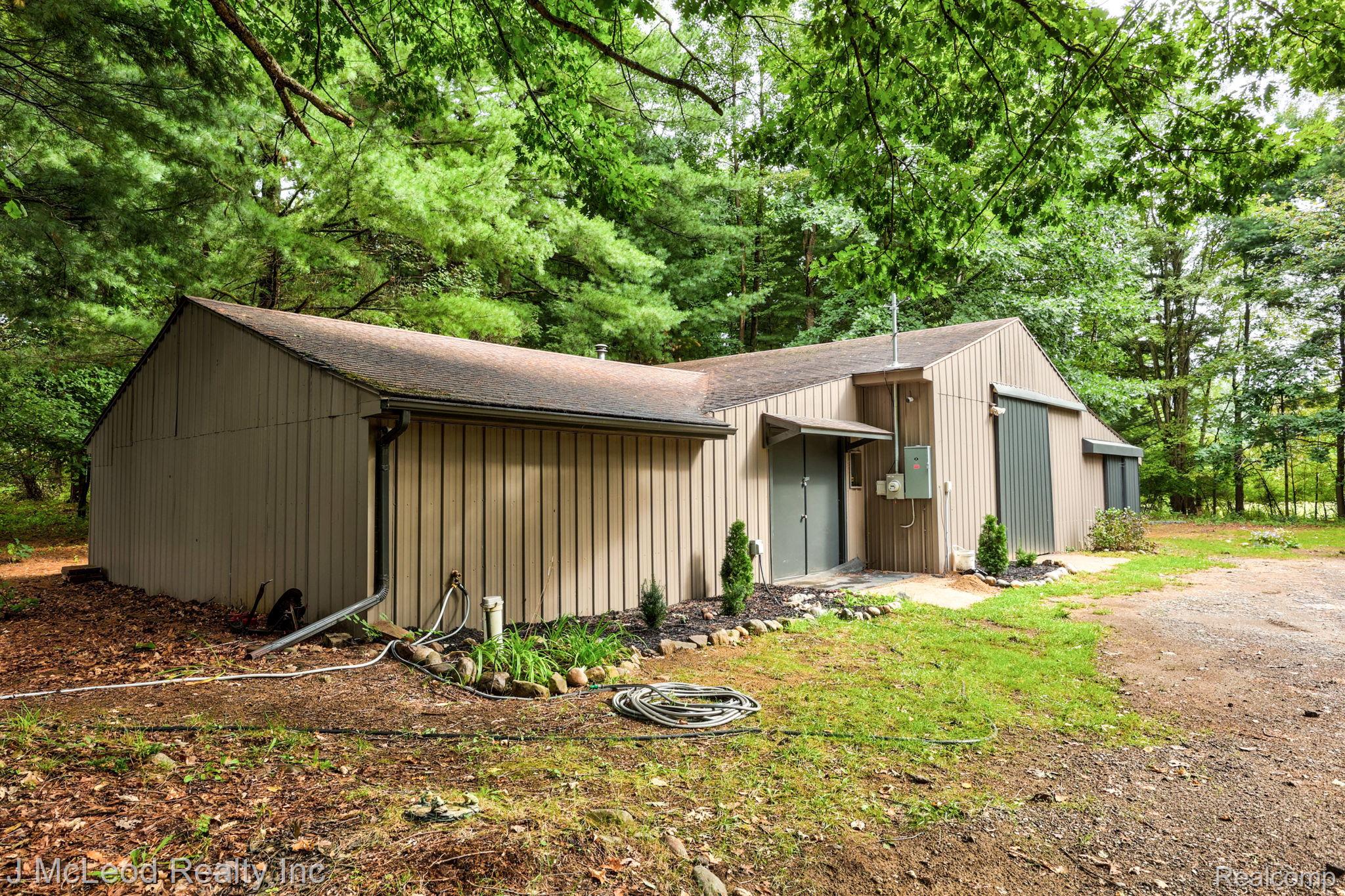 5929 Murphy Lake Road Millington, MI 48746 - Photo 8 of 36 8-web-or-mls-5929 Murphy Lake Rd Millington-8.jpg