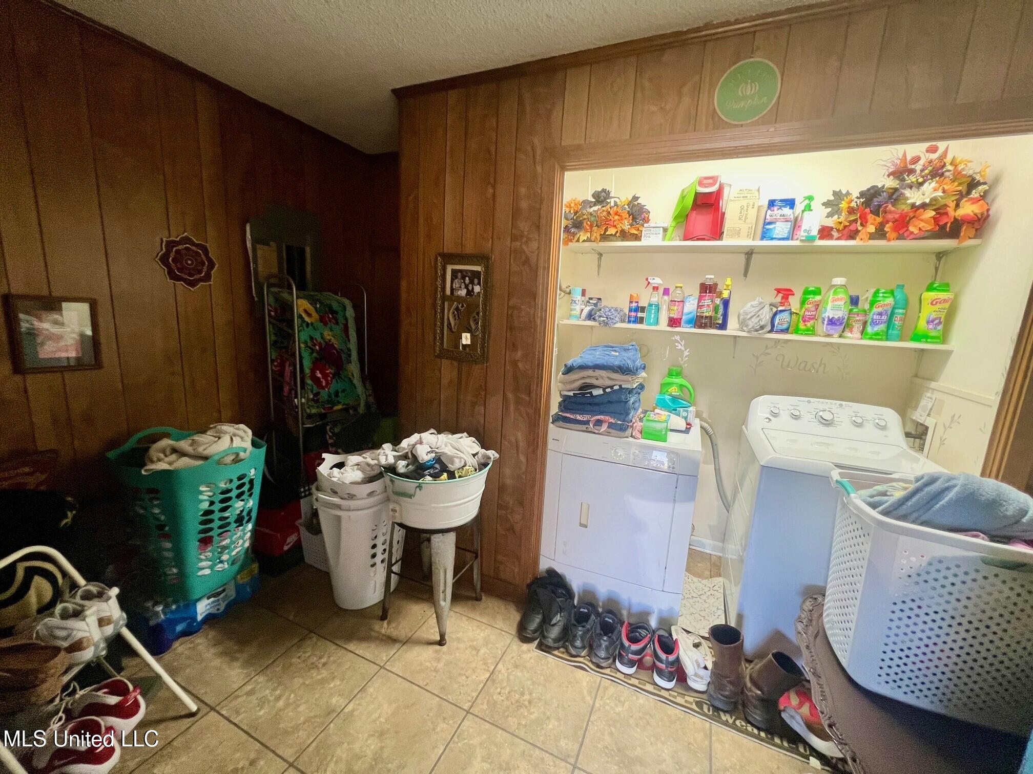 8 Pecan Drive Cleveland, MS 38732 - Photo 12 of 17 Laundry Room