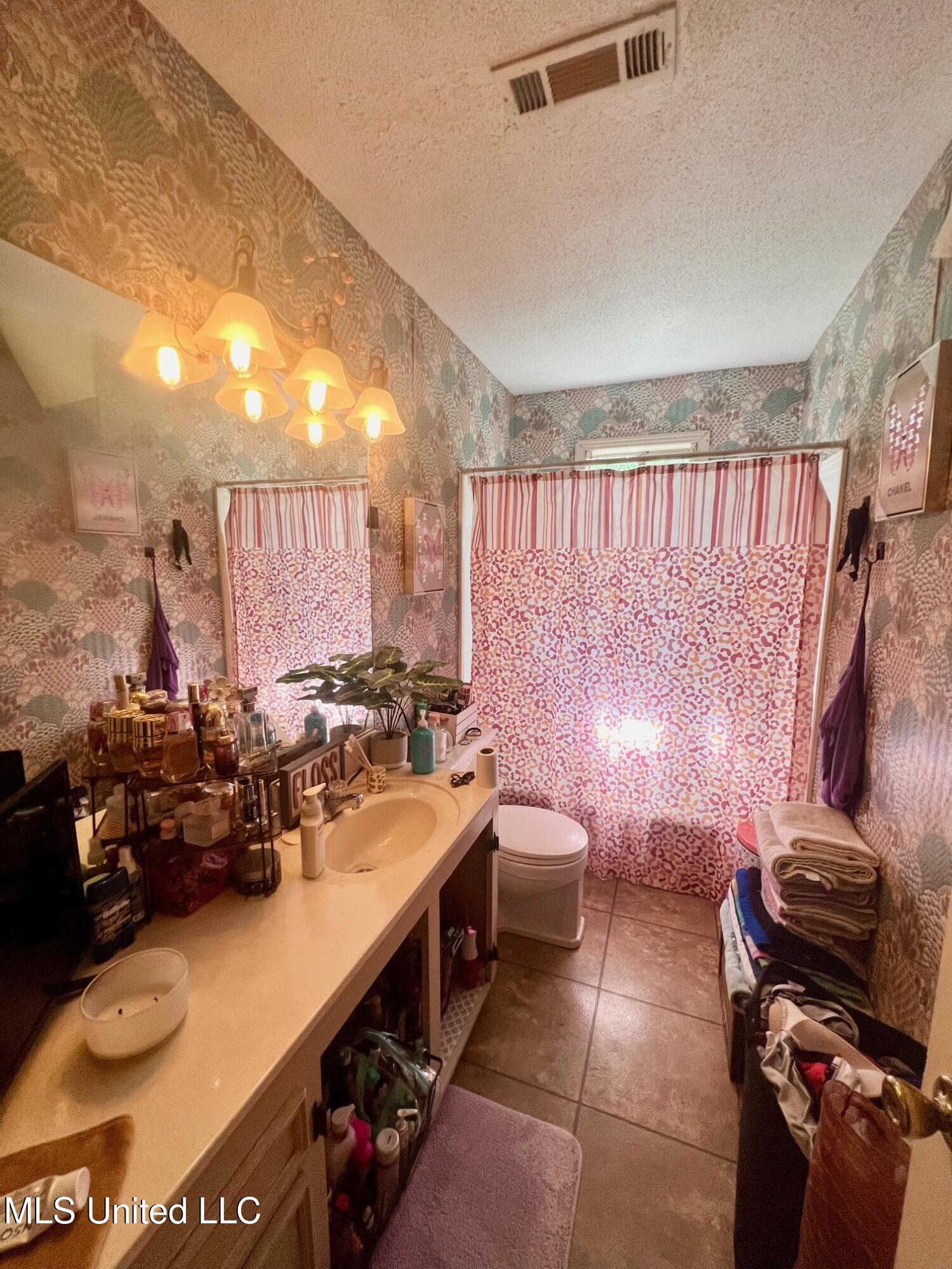 8 Pecan Drive Cleveland, MS 38732 - Photo 7 of 17 Bathroom