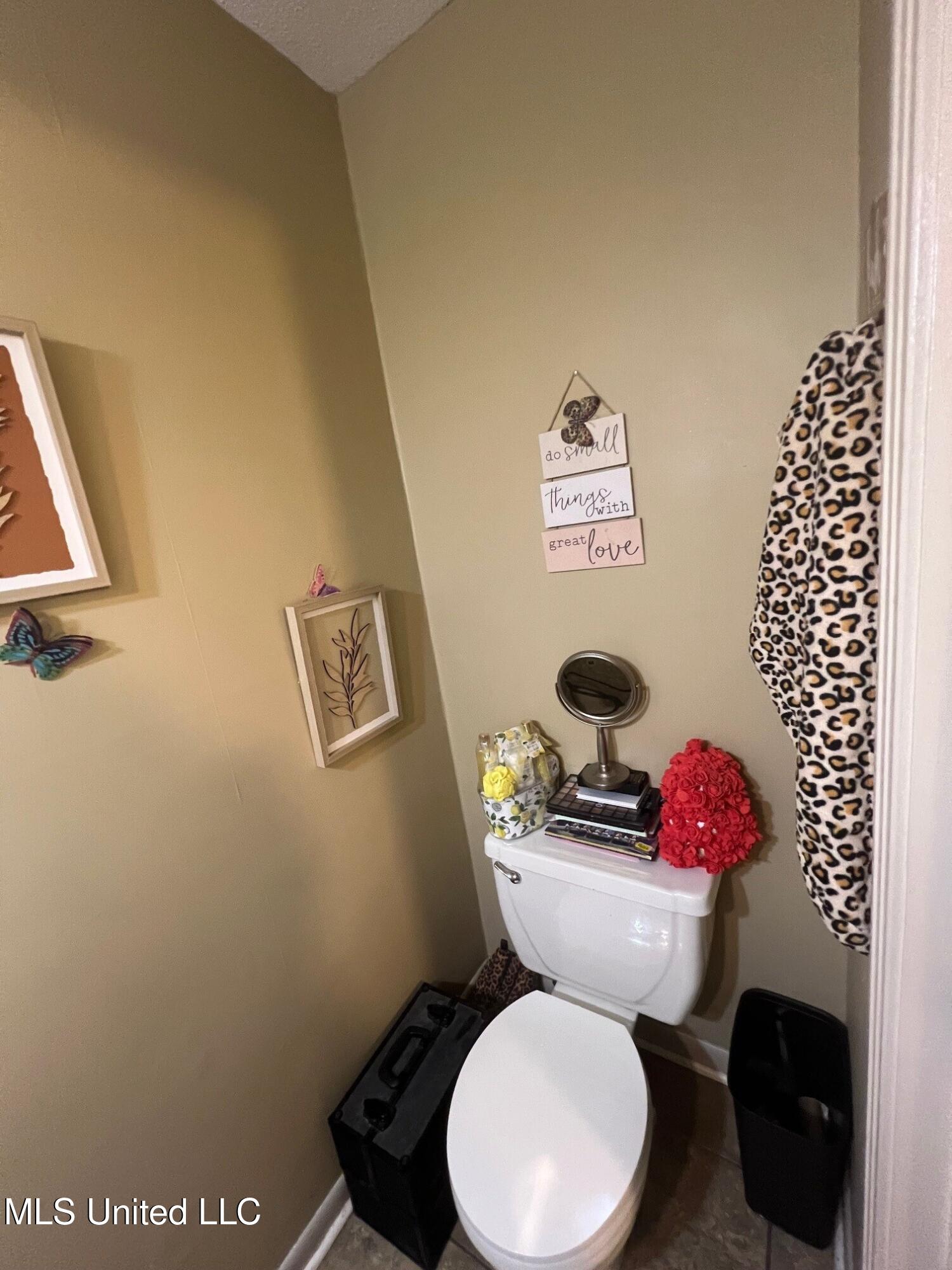 8 Pecan Drive Cleveland, MS 38732 - Photo 10 of 17 Half Bath