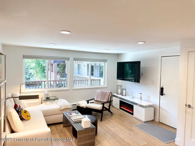 $10,000 | 940 Waters Avenue, Unit 304, Aspen, CO 81611