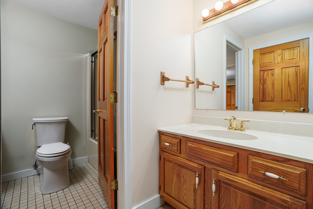 212 Ridgefield Circle, Unit 212B Clinton, MA 01510 - Photo 32 of 42
