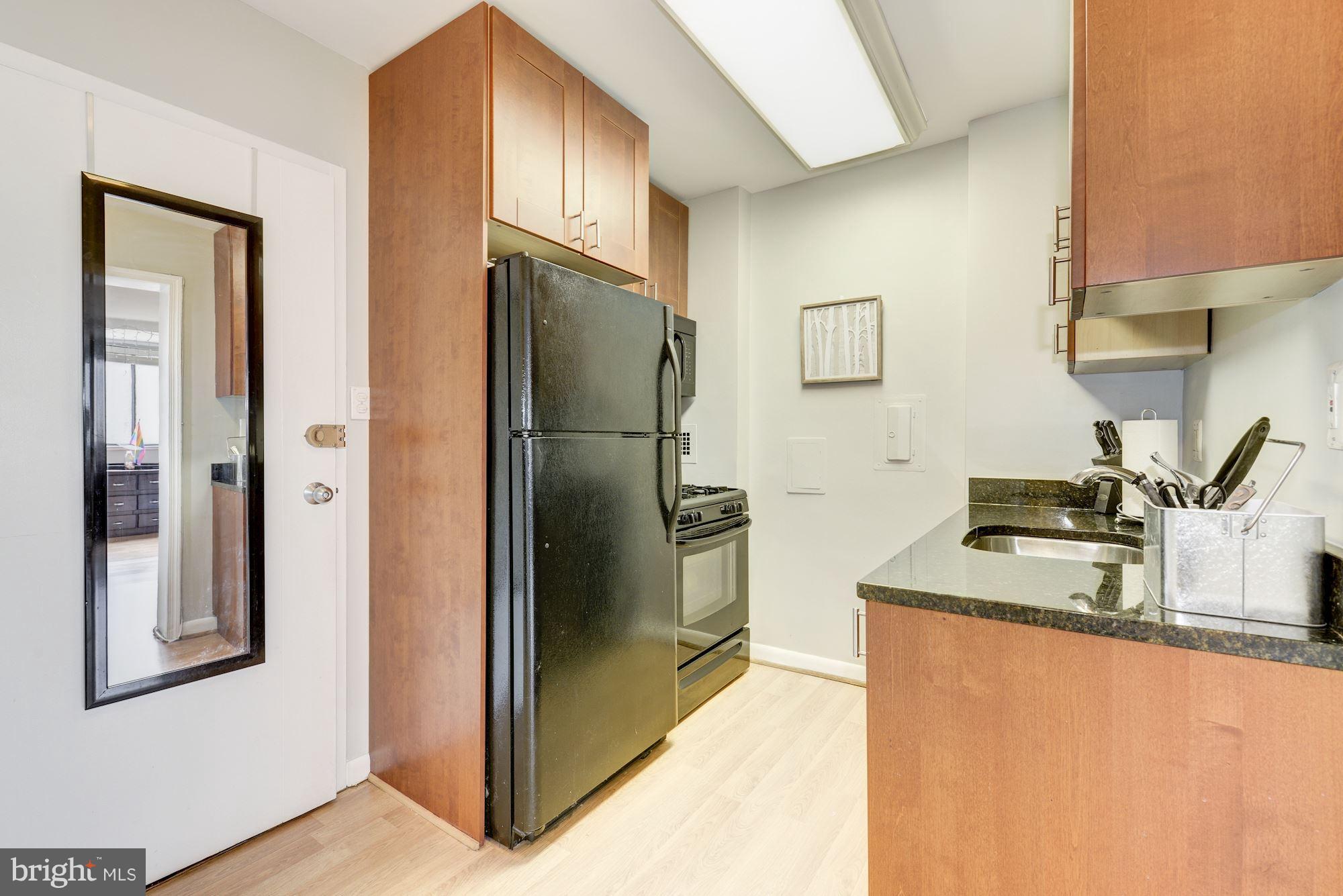922 24th Street Northwest, Unit 719 Washington, DC 20037 - Photo 8 of 25 Kitchen