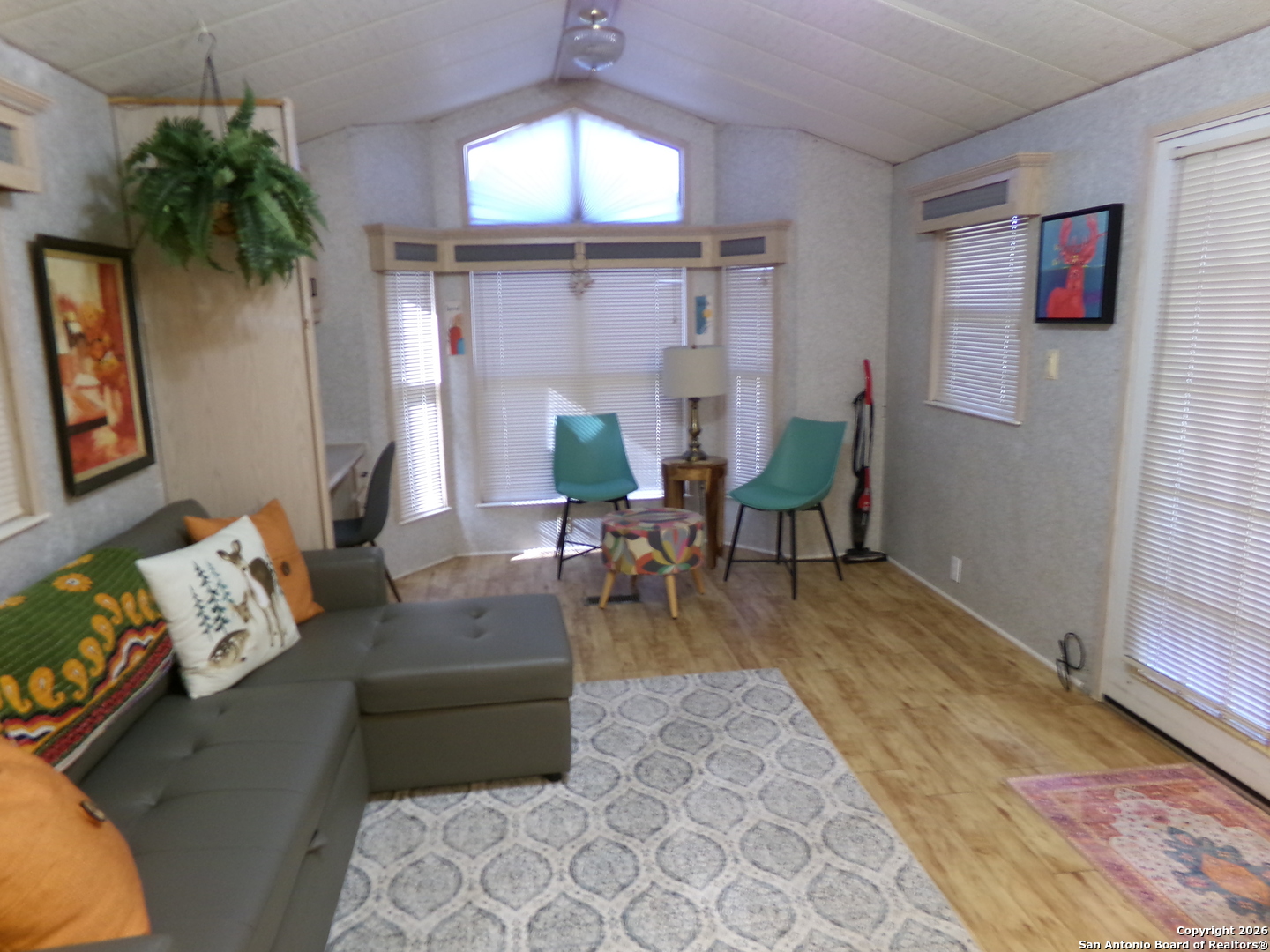 2362 Timbercreek Road Pipe Creek, TX 78063 - Photo 3 of 31