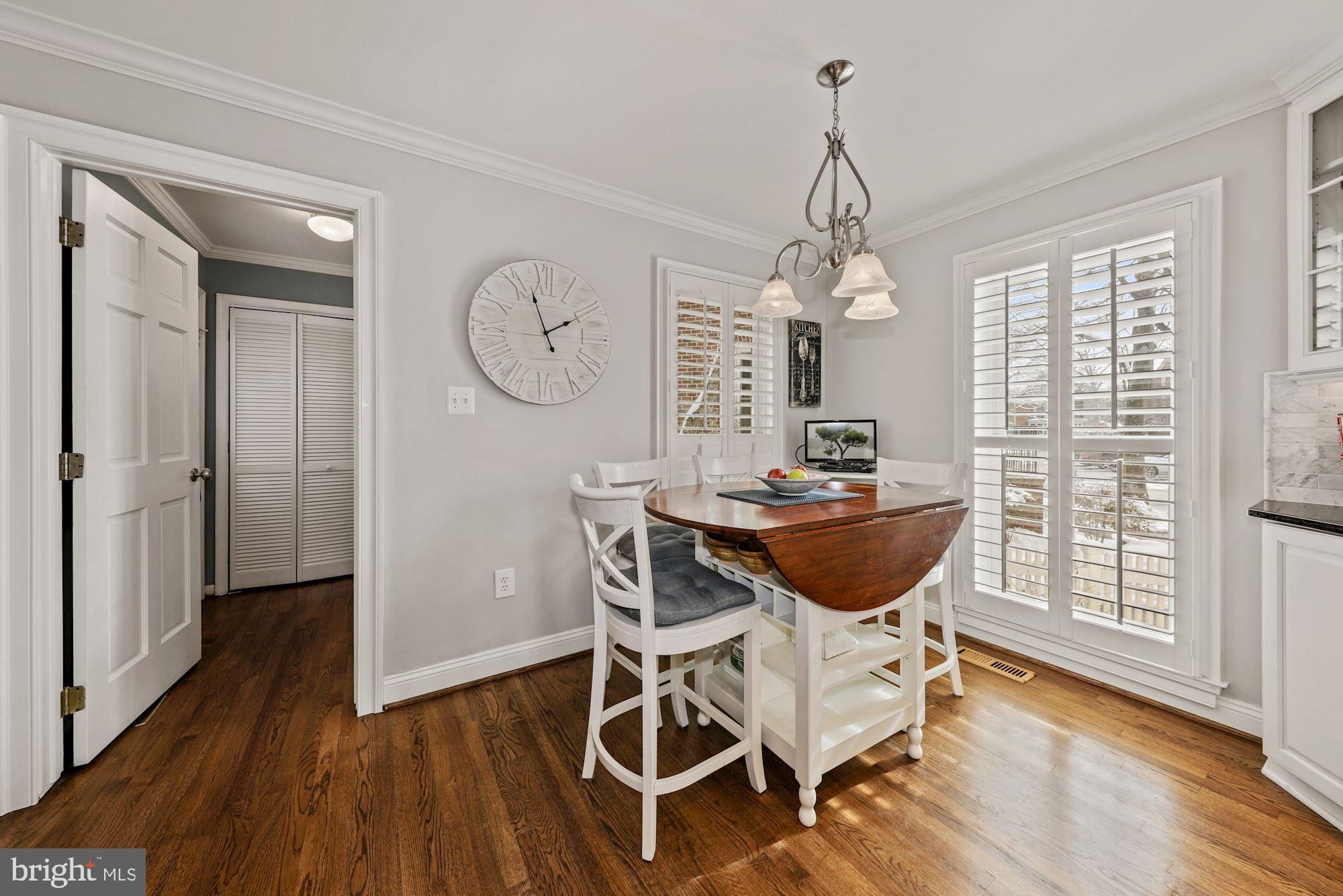 203 Tschiffely Square Road Gaithersburg, MD 20878 - Photo 12 of 38 Table space kitchen w/hardwood floor & plantation