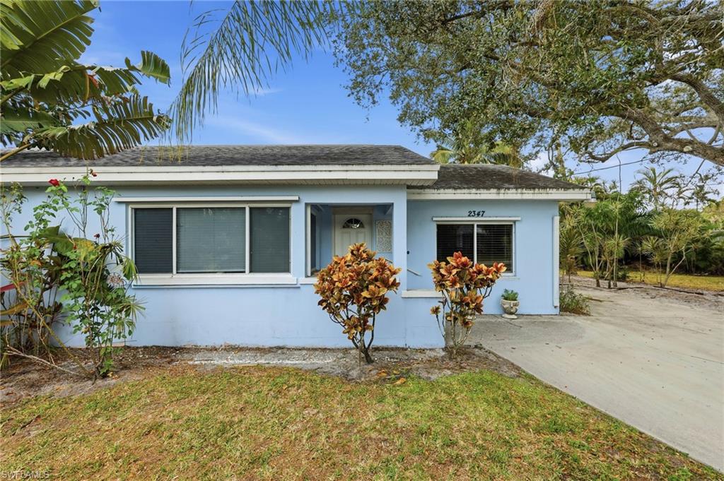 2347 Harbor Road Naples, FL 34104 - Photo 4 of 29 a front view of house with yard
