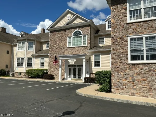 $575,000 | 58 Brooklake Road, Unit 21, Florham Park, NJ 07932
