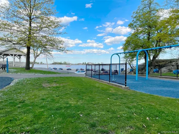 $3,800 | 25 Acacia Terrace, Unit 1, New Rochelle, NY 10805
