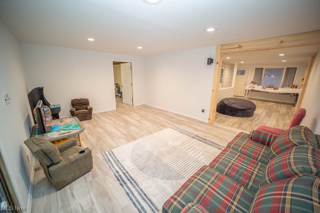 2nd living area in front door area