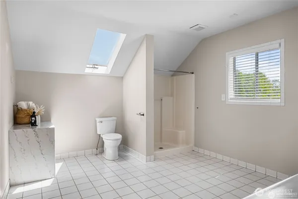 a bathroom with a toilet