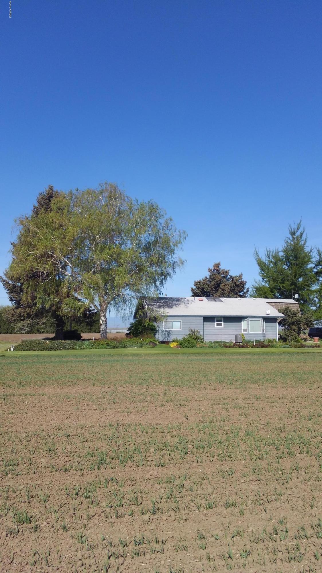 10043 Fort Road Wapato, WA 98951 - Photo 2 of 64 a view of a lake with a big yard
