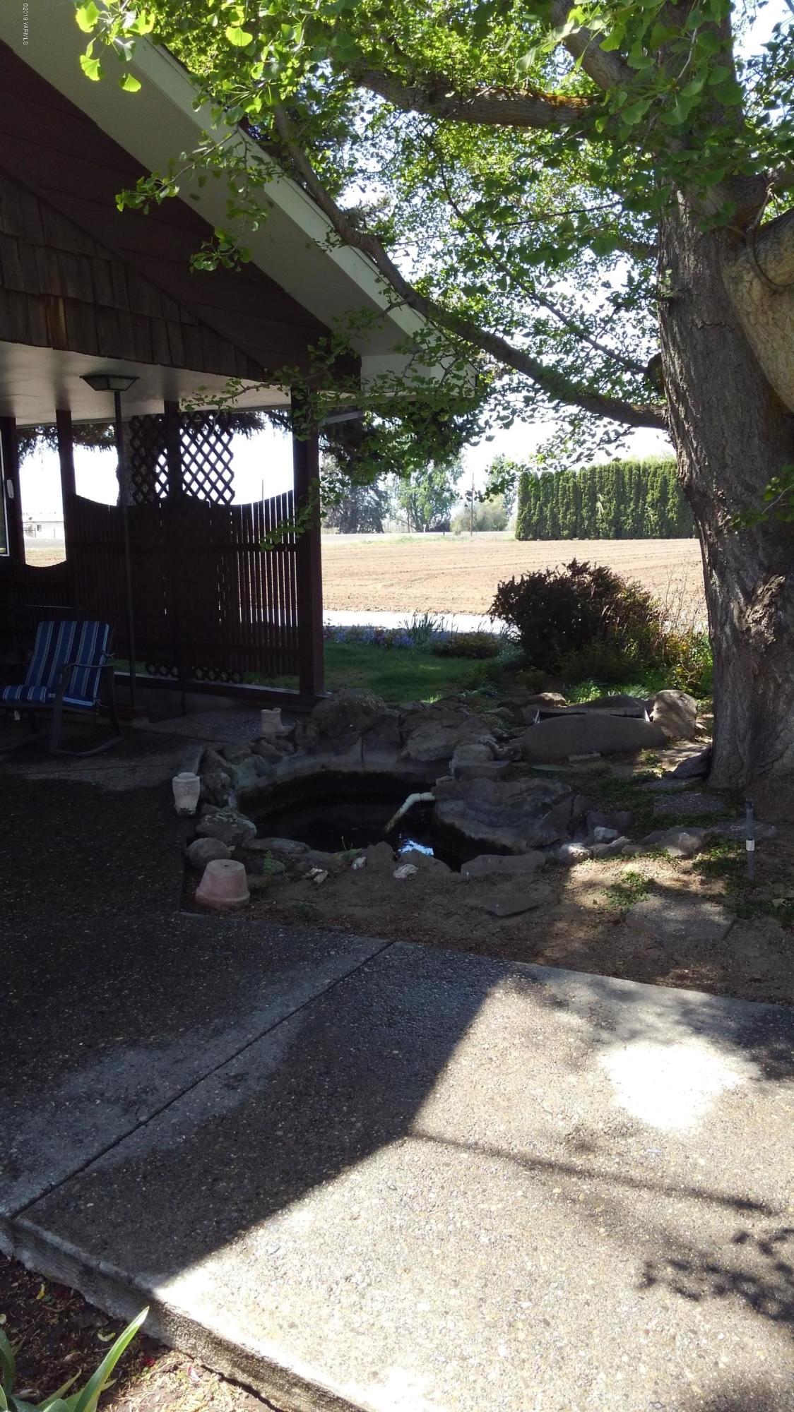 10043 Fort Road Wapato, WA 98951 - Photo 18 of 64 7-View of Covered Patio and Koi Pond (4)