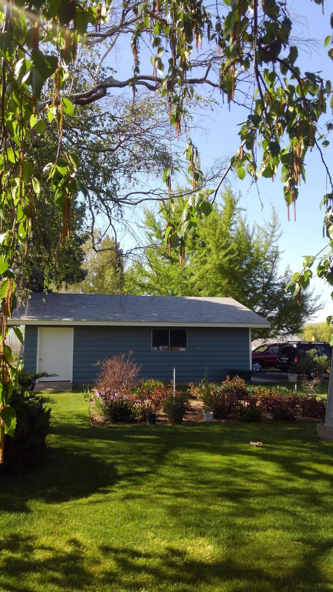 10043 Fort Road Wapato, WA 98951 - Photo 20 of 64 8-Detached Garage