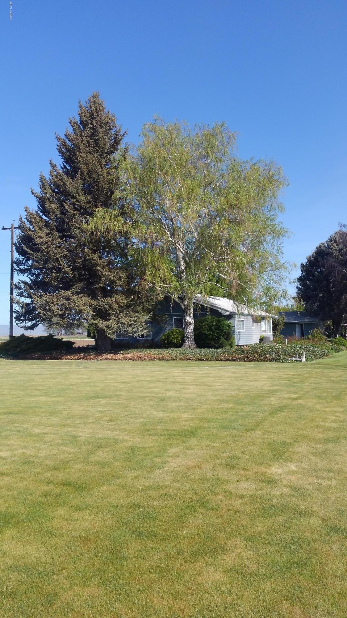 10043 Fort Road Wapato, WA 98951 - Photo 3 of 64 a view of an ocean