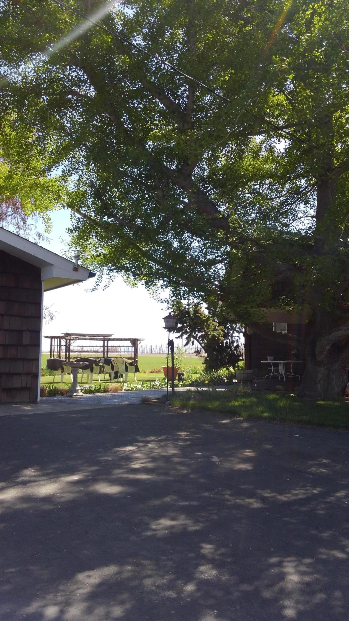10043 Fort Road Wapato, WA 98951 - Photo 24 of 64 a view of a street