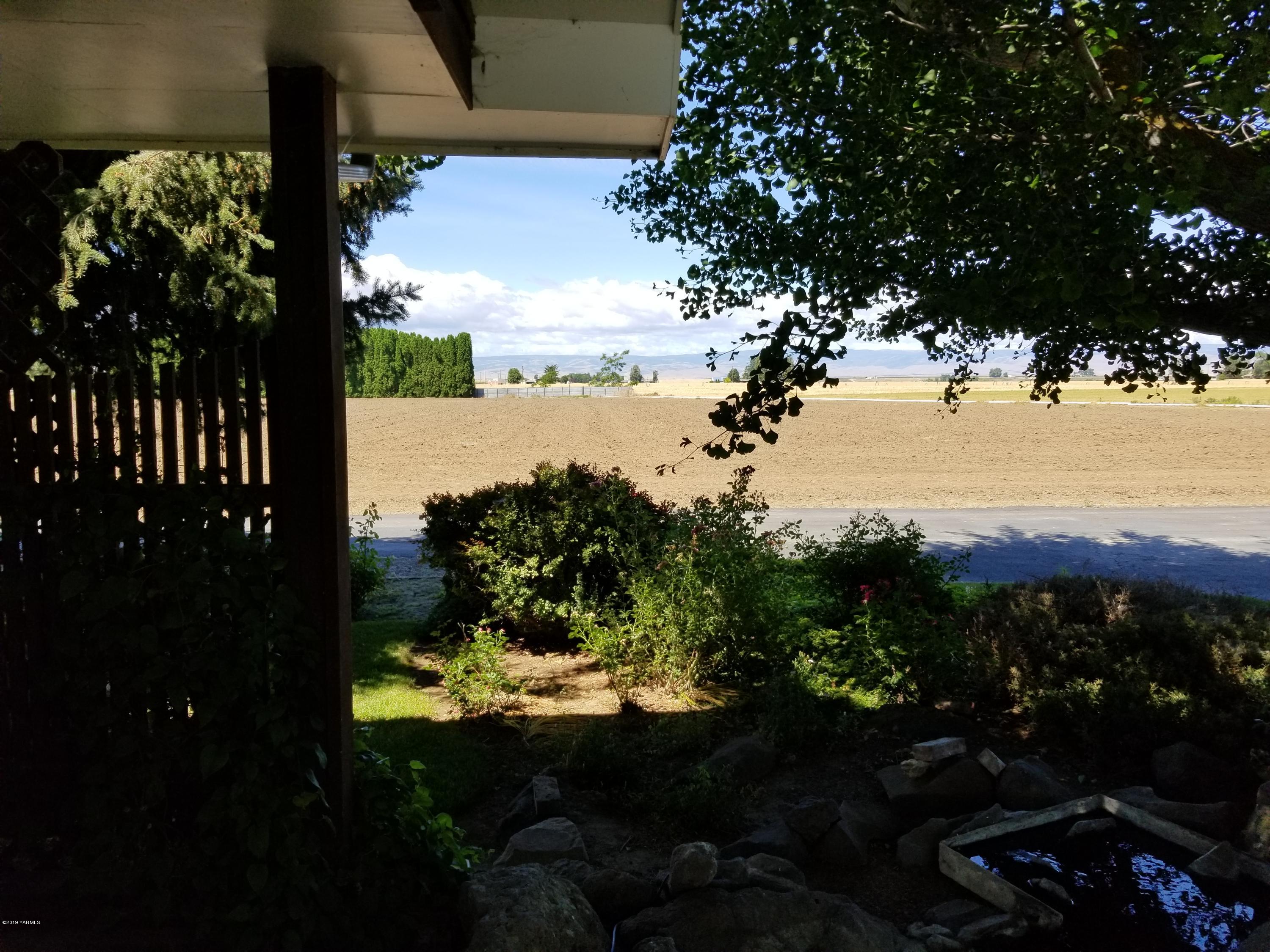 10043 Fort Road Wapato, WA 98951 - Photo 31 of 64 a view of lake from balcony