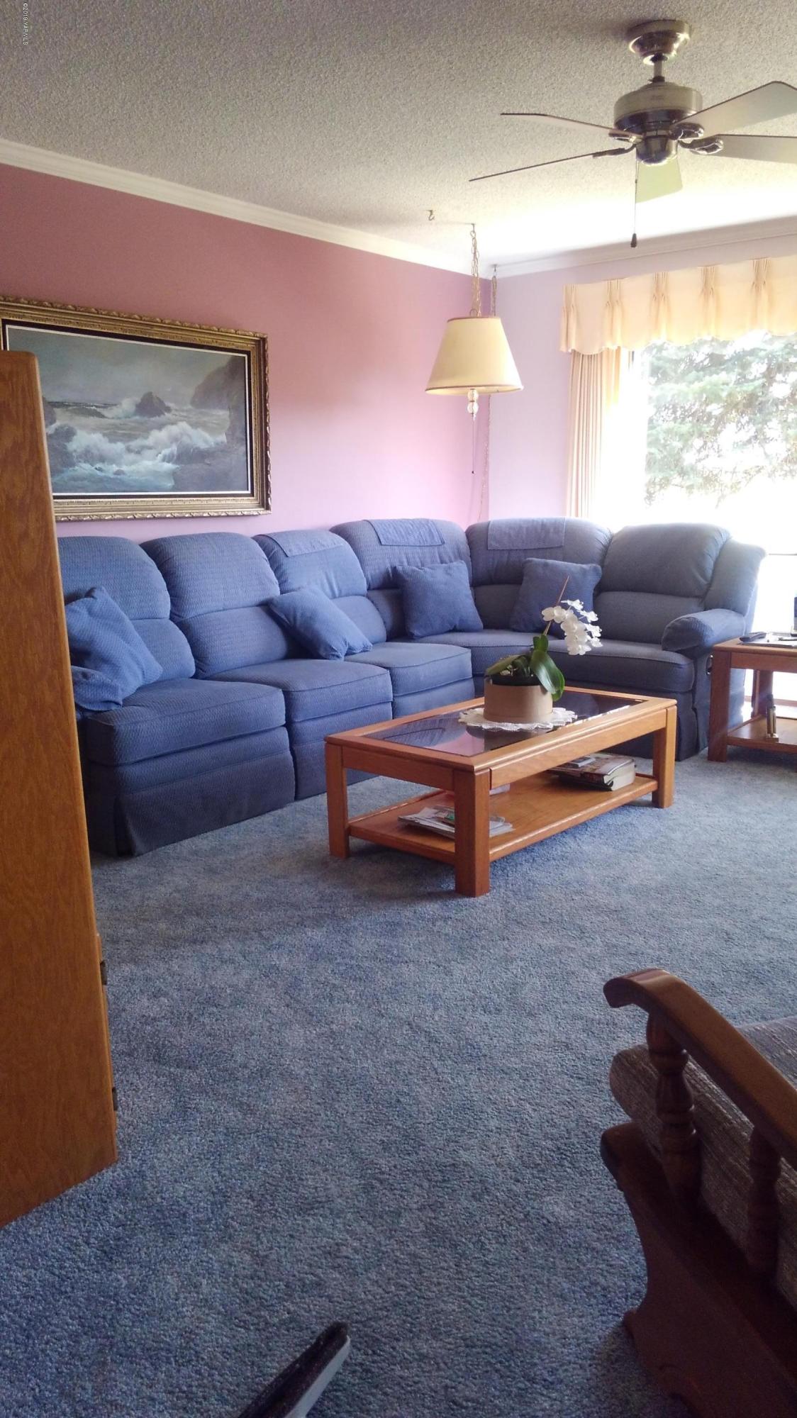 10043 Fort Road Wapato, WA 98951 - Photo 50 of 64 a living room with furniture and a large window