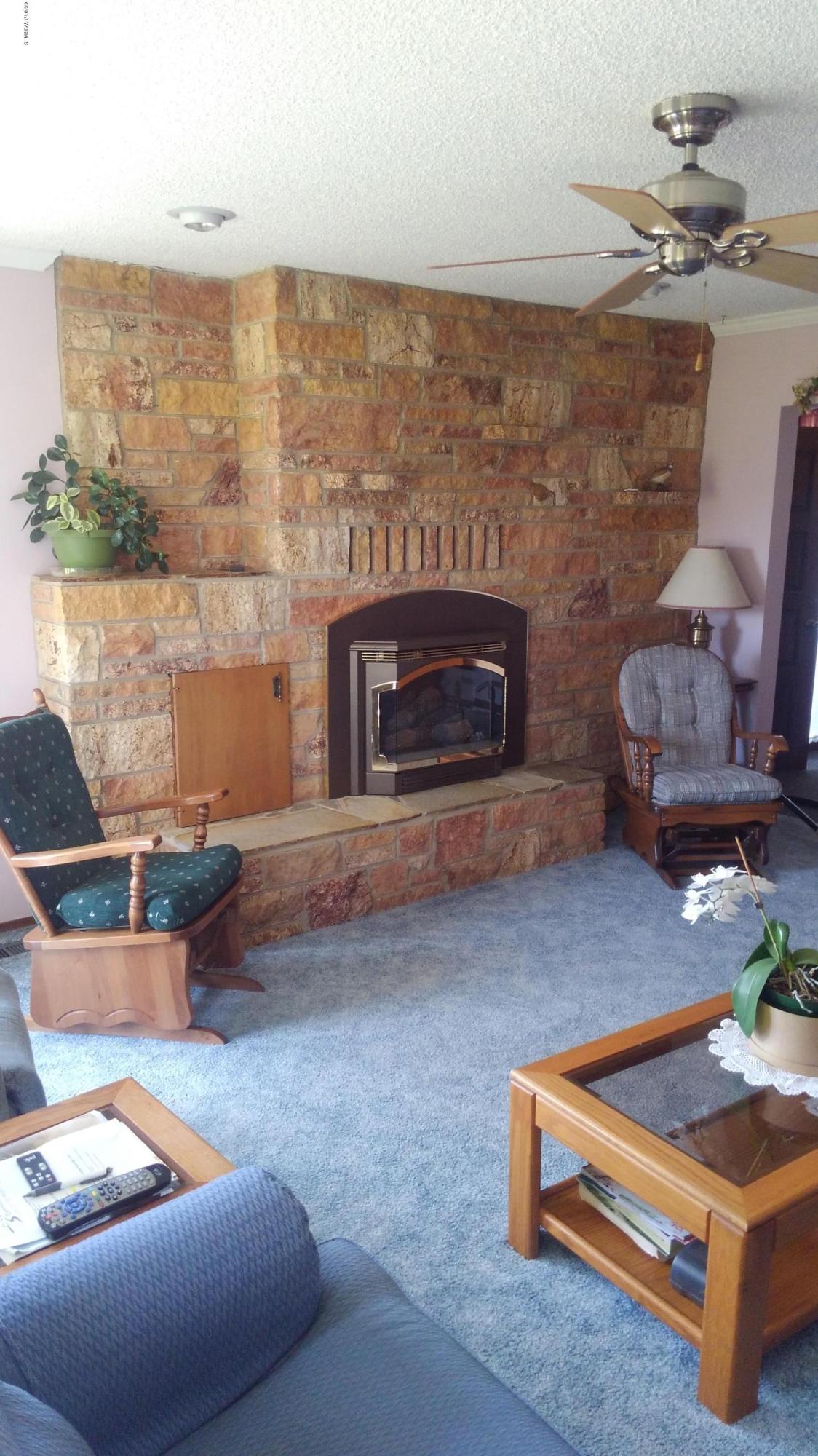 10043 Fort Road Wapato, WA 98951 - Photo 52 of 64 18-Living Room with Gas Insert