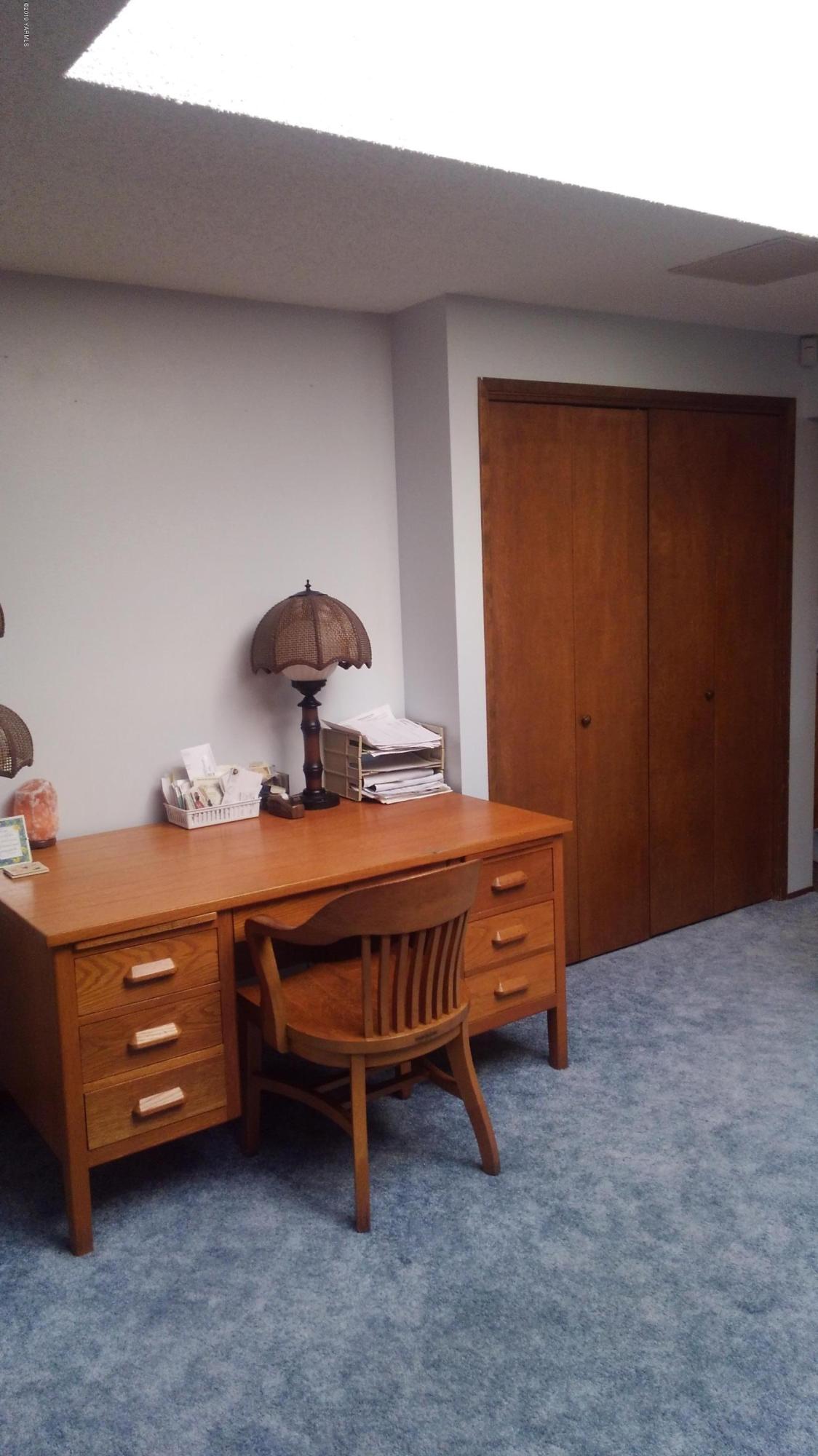 10043 Fort Road Wapato, WA 98951 - Photo 57 of 64 a room with a bed and a table