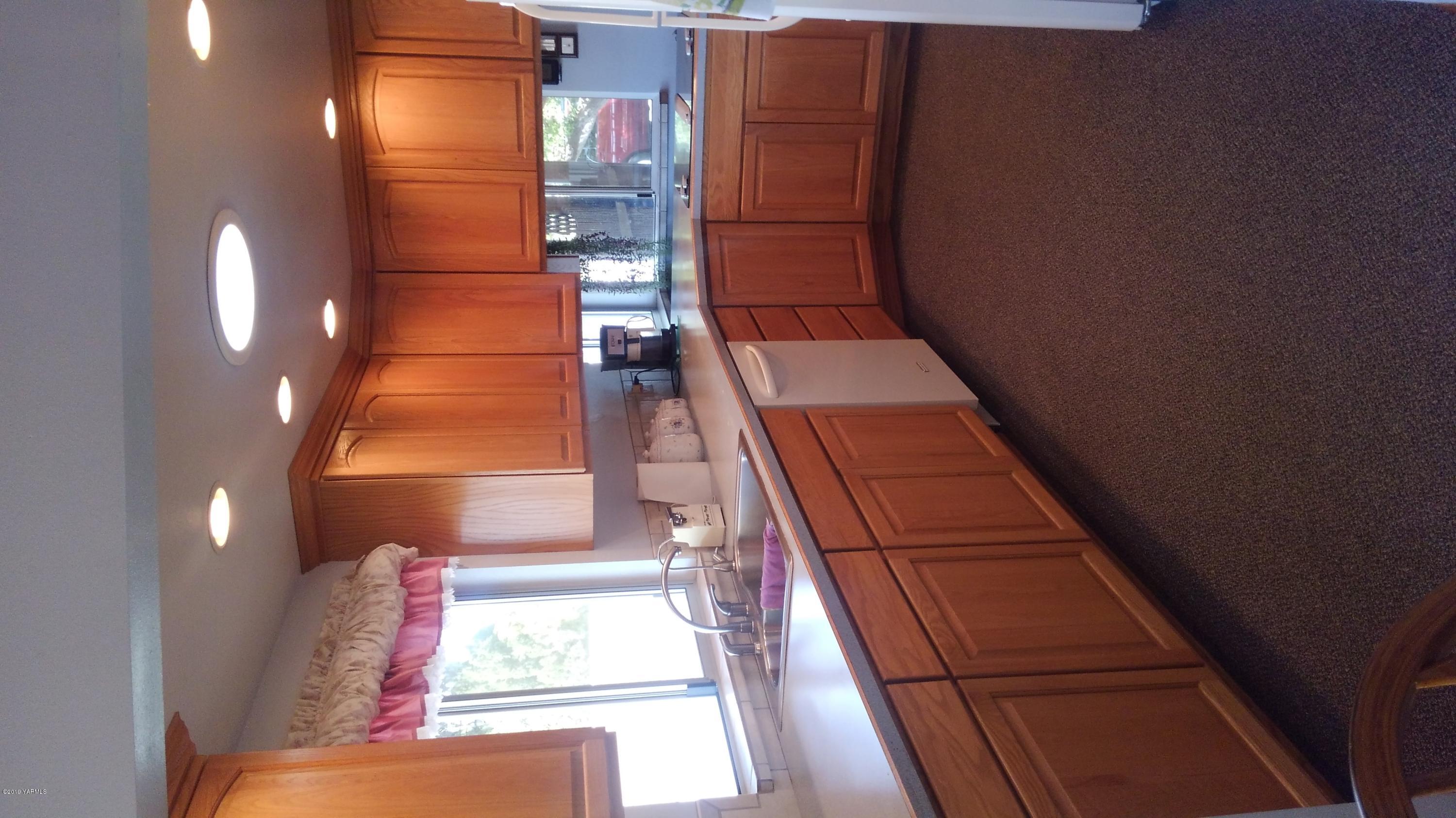10043 Fort Road Wapato, WA 98951 - Photo 60 of 64 21-Views of Kitchen (2)