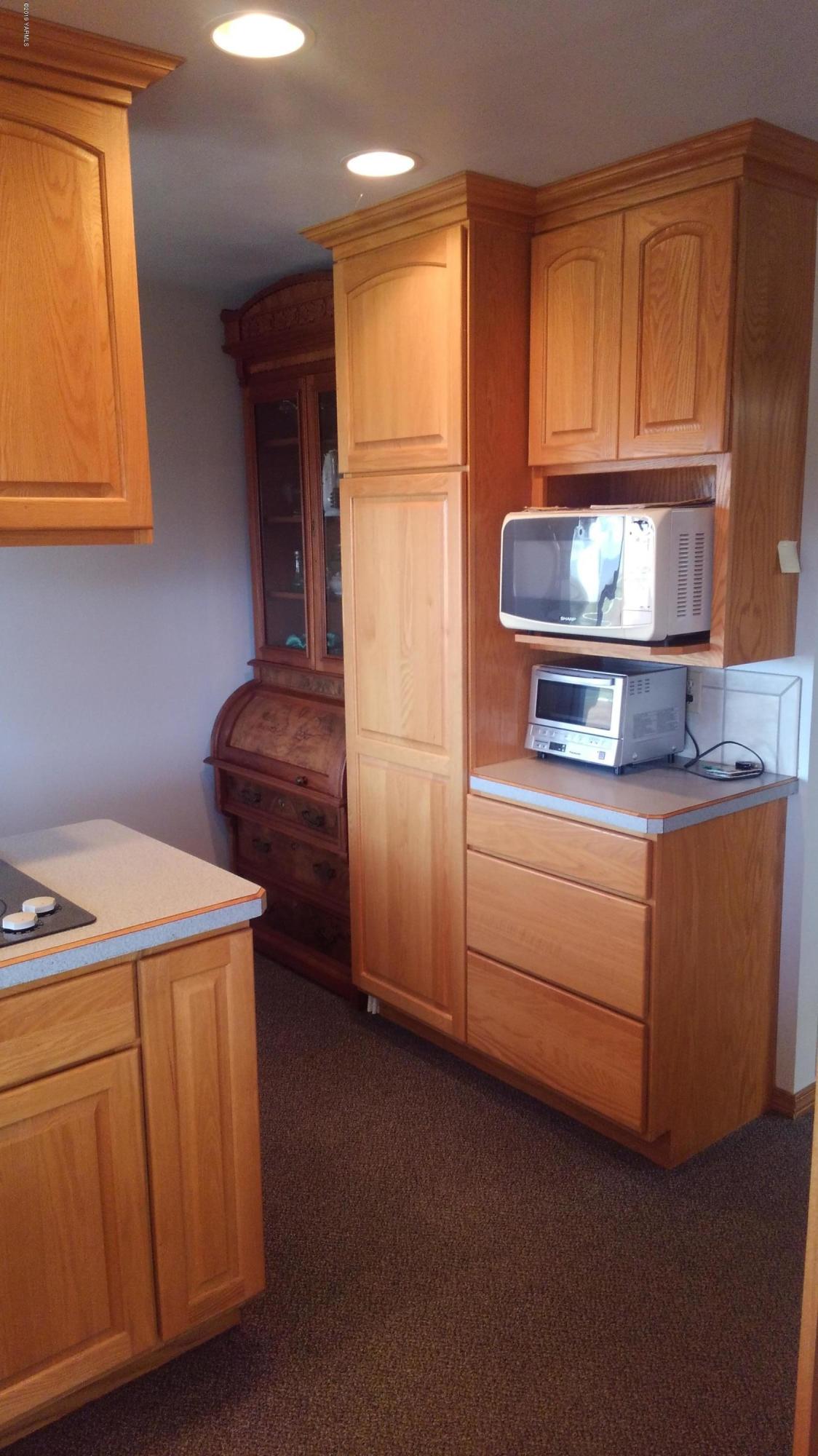 10043 Fort Road Wapato, WA 98951 - Photo 62 of 64 a kitchen with appliances and cabinets