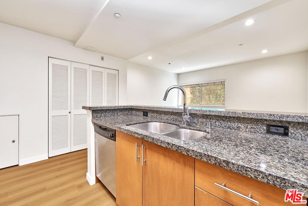 2864 Sunset Place, Unit 203 Los Angeles, CA 90005 - Photo 6 of 26