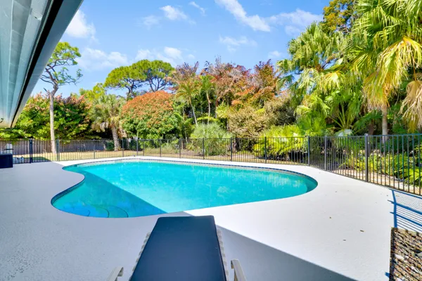 $685,000 | 899 Northeast Juniper Place, Jensen Beach, FL 34957