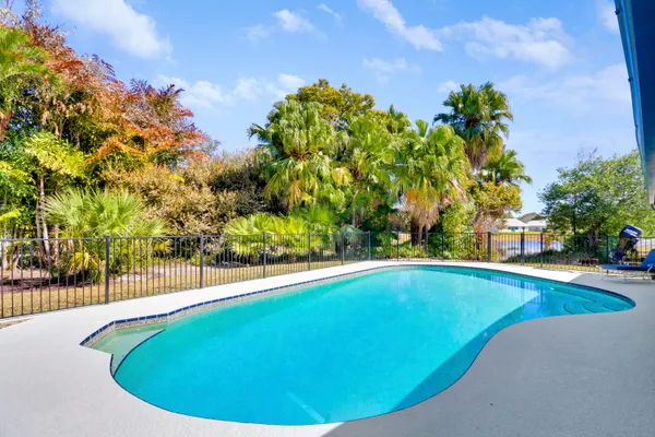$685,000 | 899 Northeast Juniper Place, Jensen Beach, FL 34957