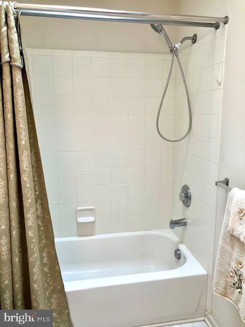 960 Butler Drive Williamstown, NJ 08094 - Photo 34 of 44 a bathroom with a bath tub and shower