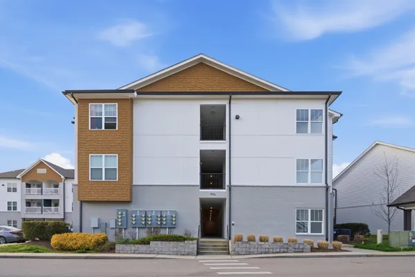 $244,900 | 934 Governors Court, Unit 202, Nashville, TN 37211
