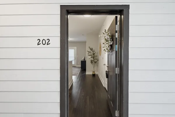 $244,900 | 934 Governors Court, Unit 202, Nashville, TN 37211